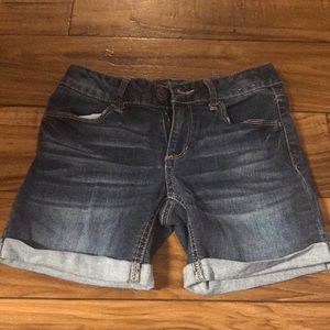 SO mid jean shorts size 10